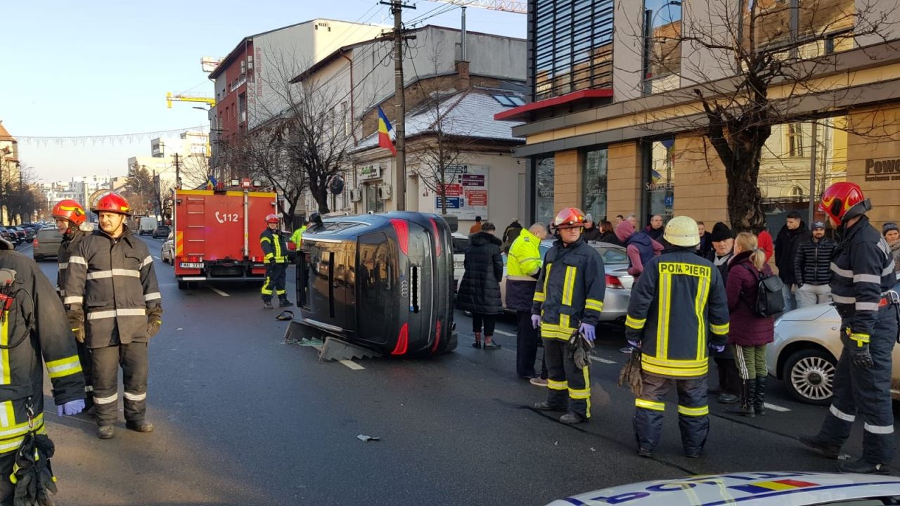 VIDEO Momentul impactului care răstoarnă un Audi pe Calea Dorobanților