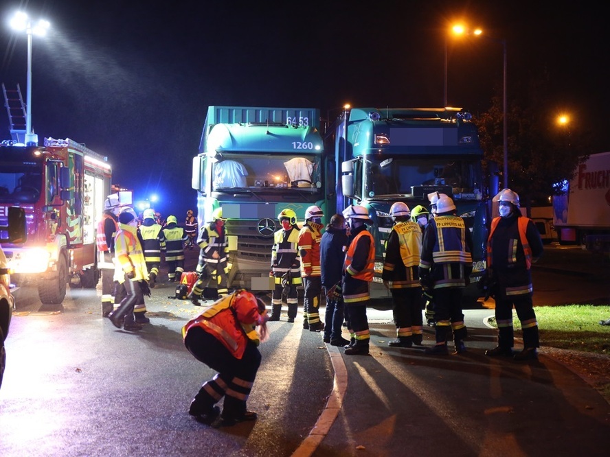 Accident cumplit. Un șofer român a fost strivit între două cabine de TIR