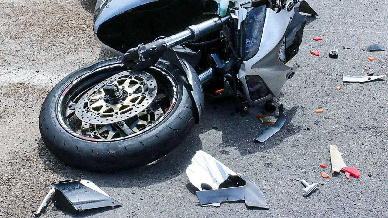 sub podul Calvaria! Șoferul nici nu s-a oprit