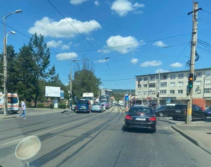 RĂNIT în urma impactului cu o mașină