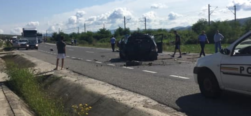 La un pas de catastrofă la Livada? Semințe și telefon la volan