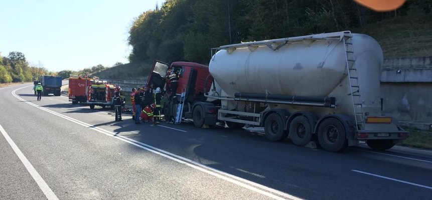 FOTO Ciocnirea mastodonților! Accident pe centura Apahida-Vâlcele