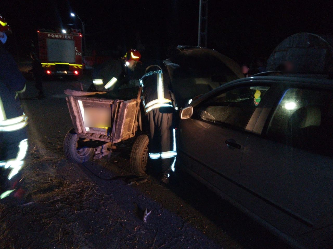 Căruță spulberată pe un drum din Cluj. Calul a murit