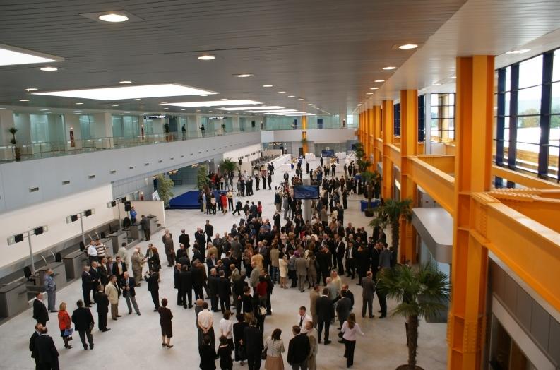 Când și unde vom zbura de pe Aeroportul Cluj? Cursele spre destinații populare