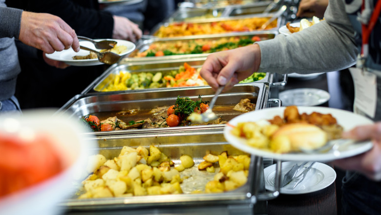 Nu există dovezi că virusul COVID-19 se poate transmite prin consumul de alimente