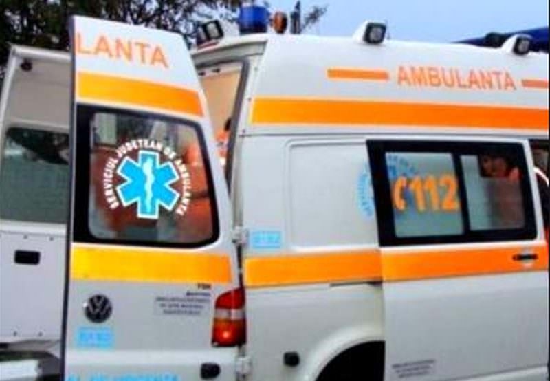 accidentată pe trotuar de un șofer care a pierdut controlul mașinii