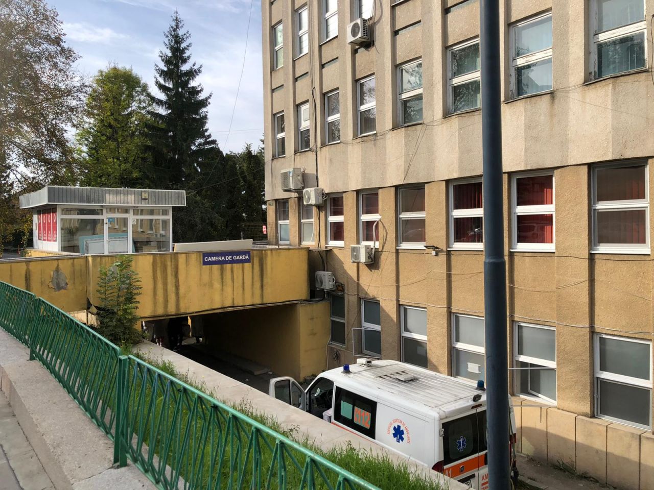 Spitalele trebuie să accepte pacienții aduși cu ambulanțele