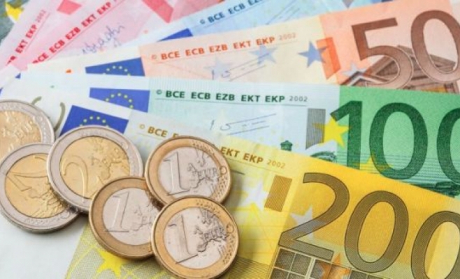 ANALIZĂ FINANCIARĂ. Euro a crescut la 4