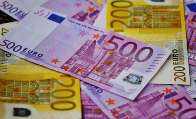 ANALIZĂ VALUTARĂ. Euro nu are putere să treacă de 4