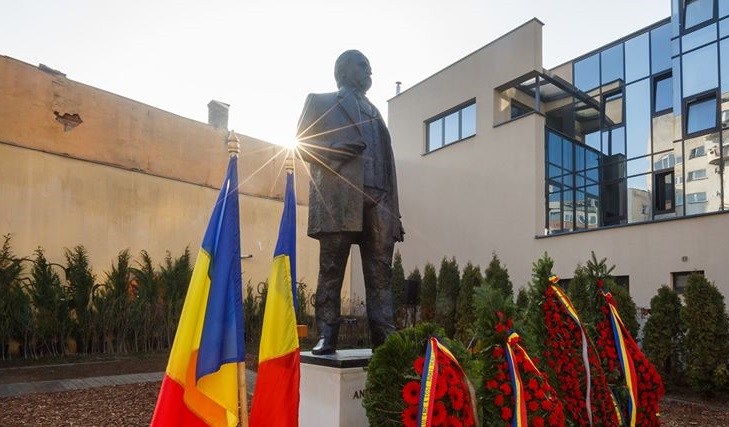 Statuia poetului Andrei Mureșanu