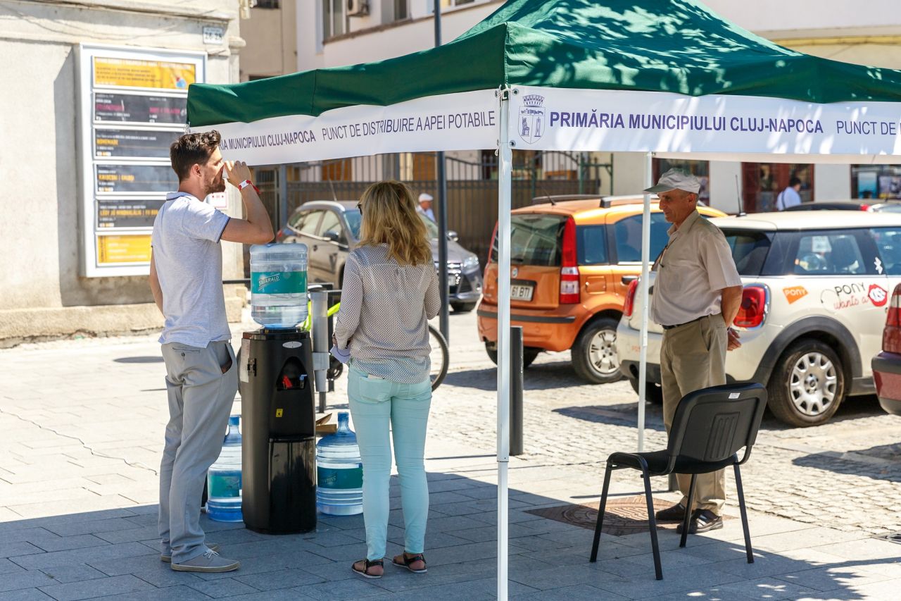 Unde a amenajat Primăria corturileîn care puteţi consuma apă rece