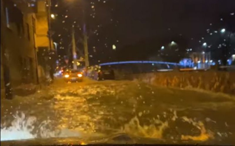 inundate de Crăciun. Apa a pătruns în casele și curțurile oamenilor. GALERIE FOTO.