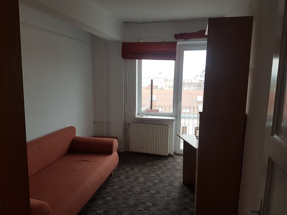 Clujenii iau atitudine faţă de chiriile nesimţite: „Cum să ceri atât pentru un coteţ?”, „Porcărie de apartament”, „Nu aveţi simţul ridicolului”