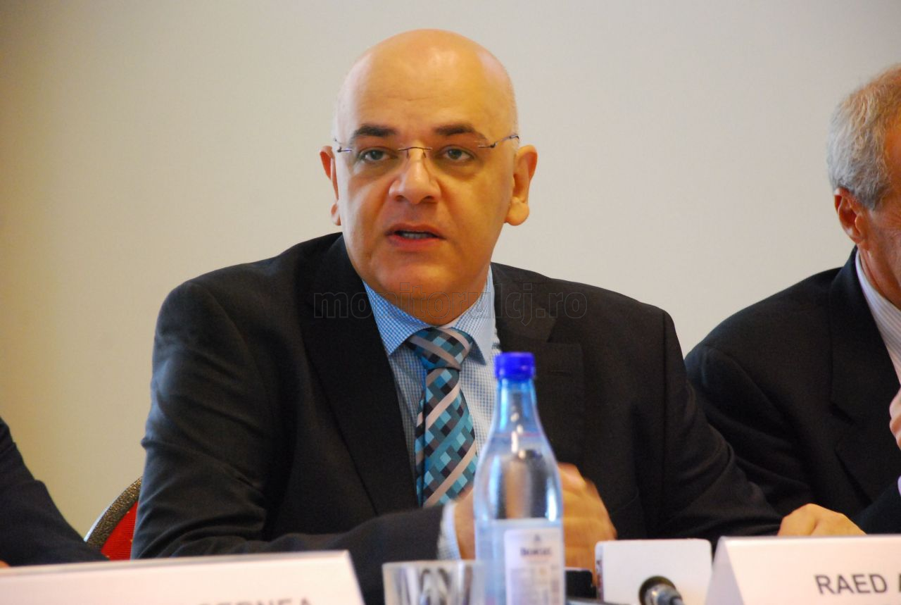 Arafat: Vom achiziţiona circa zece elicoptere de căutare-salvare şi intervenţie montană