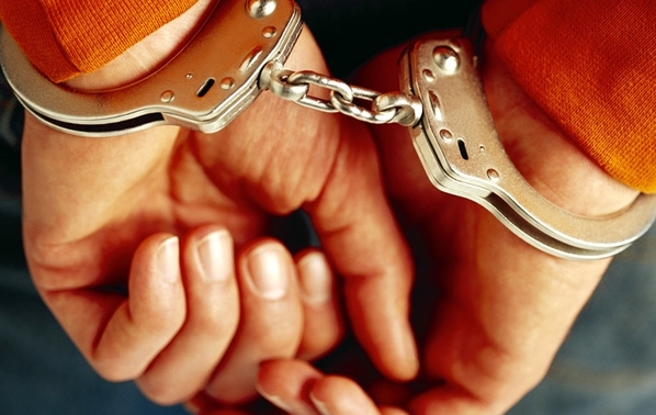 PERVERS reținut de poliție după ce s-a MASTURBAT pe stradă