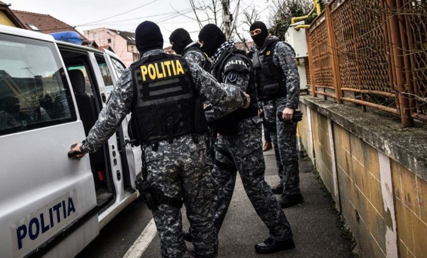 prins de polițiști! Cei care-l ascundeau