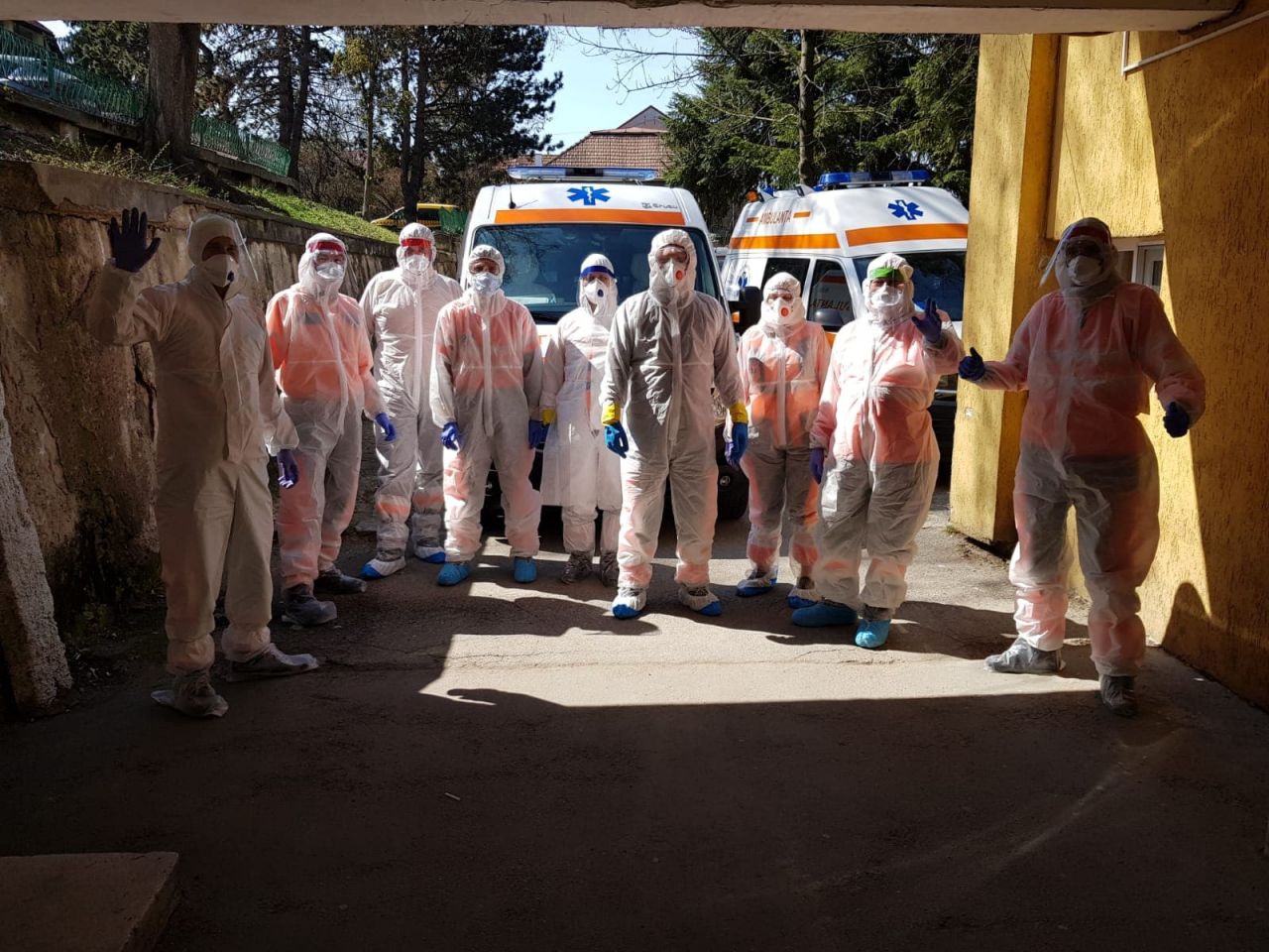 Cum lucrează asistenții pe ambulanță? Intervențiile COVID19. „Am luat pungi în picioare