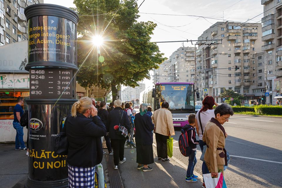 După studenți și elevi
