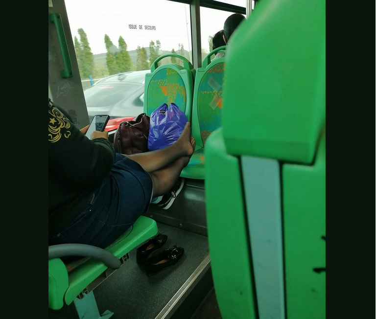desculță în autobuz de Florești