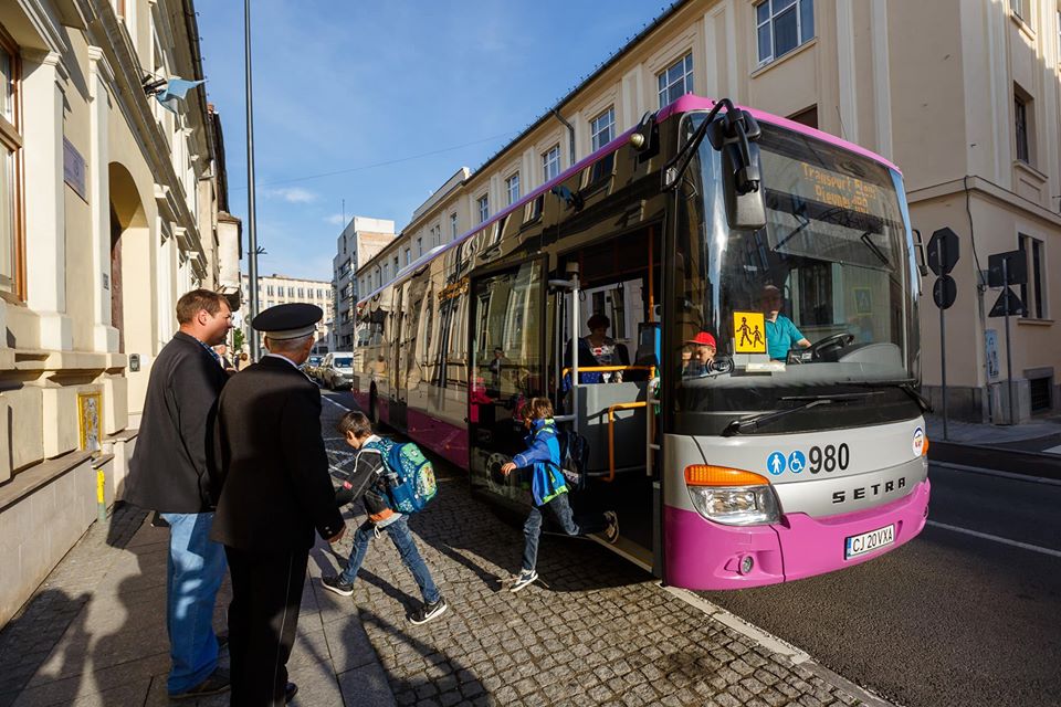 Primăria Cluj-Napoca achiziționează 10 microbuze noi pentru extinderea transportului dedicat elevilor