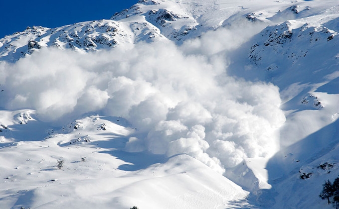 surprins de o avalanșă.