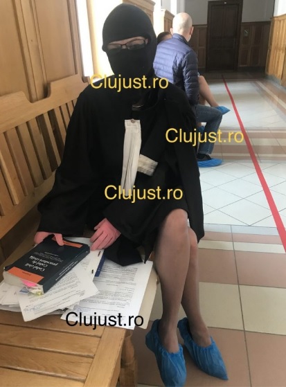 protest-inedit-in-baroul-cluj-in-loc-de-masca-cagula-de-ce-a-recurs-la-acest-gest-un-avocat-clujean