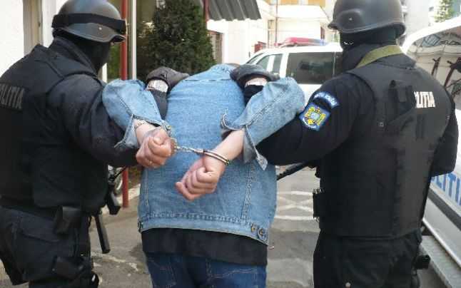 ARESTAT pentru că a furat o rolă de tablă de la o grădiniță