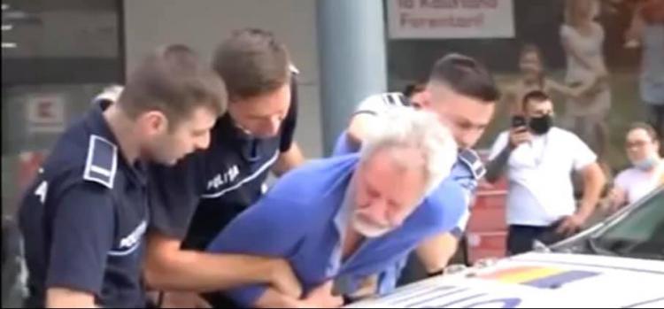 SCANDAL la un supermarket. Bărbat arestat după ce a refuzat termoscanarea