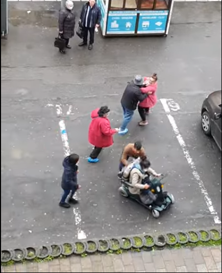 VIDEO. IMAGINI INCREDBILE ÎN CLUJ! O femeie cu handicap