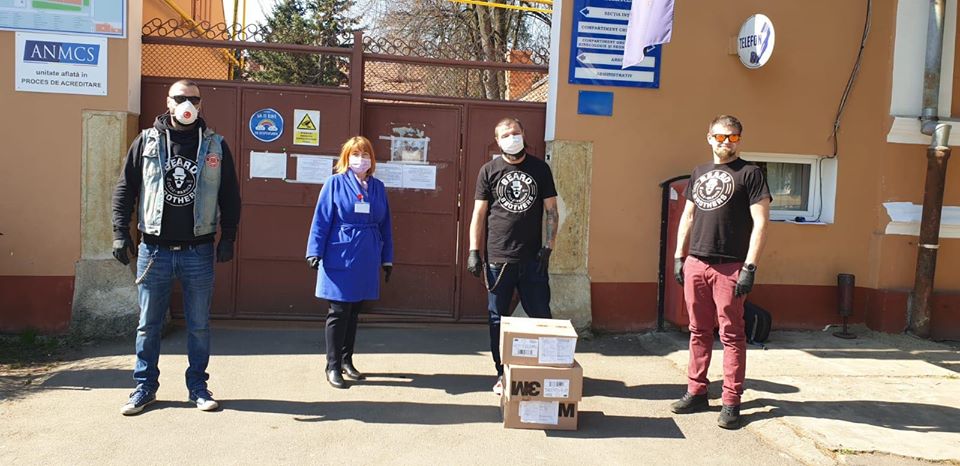 Spitalele clujene au primit peste 180.000 de echipamente de protecție de la voluntarii Beard Brothers