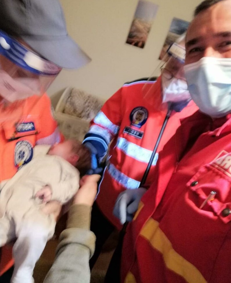 Fetiță de 28 de zile în stare gravă