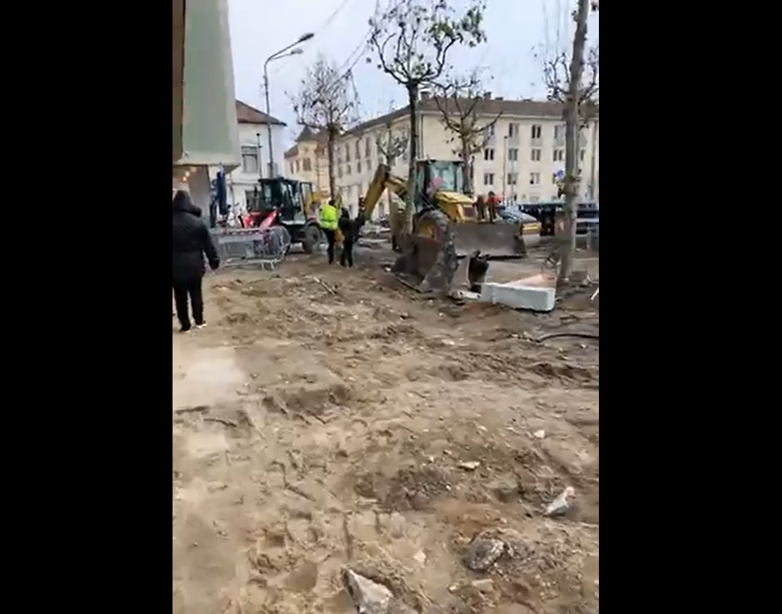 control pe șantierul din Piața Lucian Blaga. „Am numărat 83 de persoane pe șantier. Când ajunge cuțitul la os la român