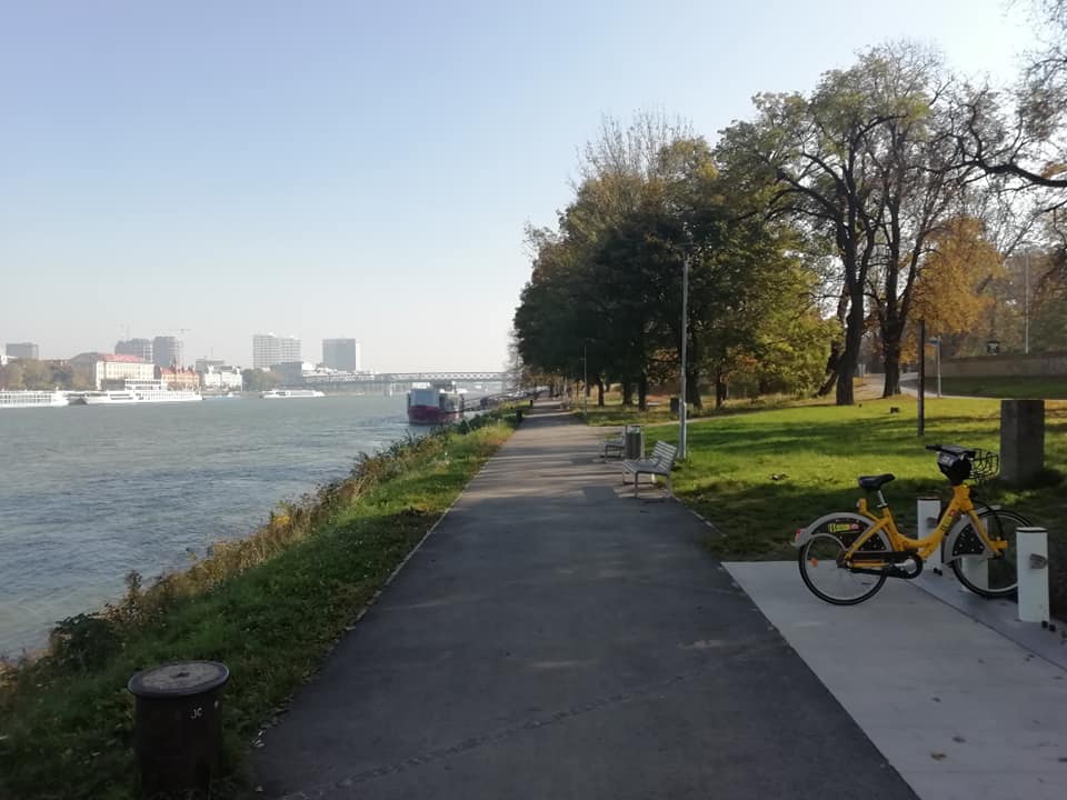 Desculț în centrul Bratislavei