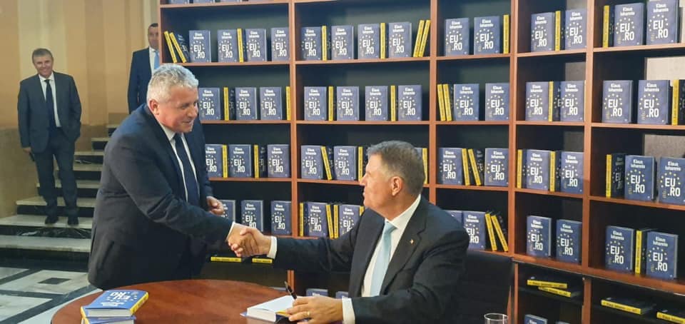 Clujenii au semnat MASIV pentru candidatura lui Iohannis: „Își doresc o Românie puternică