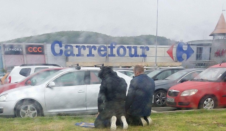 Nereguli GRAVE la Carrefour! Tone de mâncare retrase