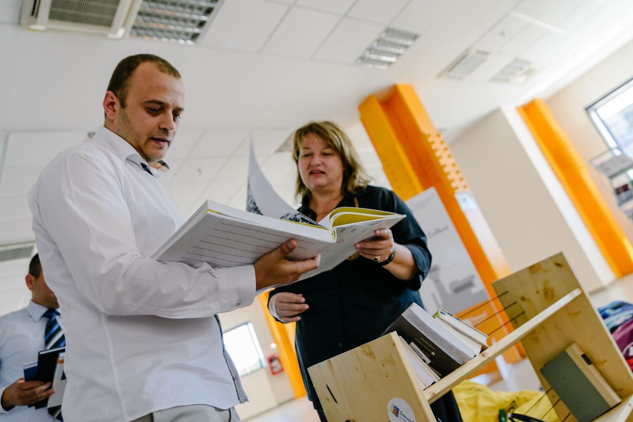 Consulatul German din Sibiu a donat cărţi pentru biblioteca #Cluj2021 din Aeroportul Internaţional "Avram Iancu”
