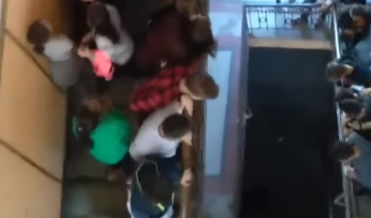 Elev căzut de la etajul II al școlii