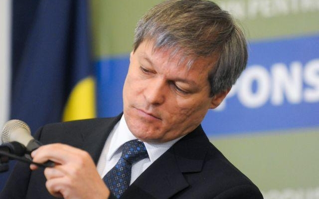 Exemplu pentru politicieni? Motivul pentru care premierul Dacian Cioloș NU folosește coloană oficială