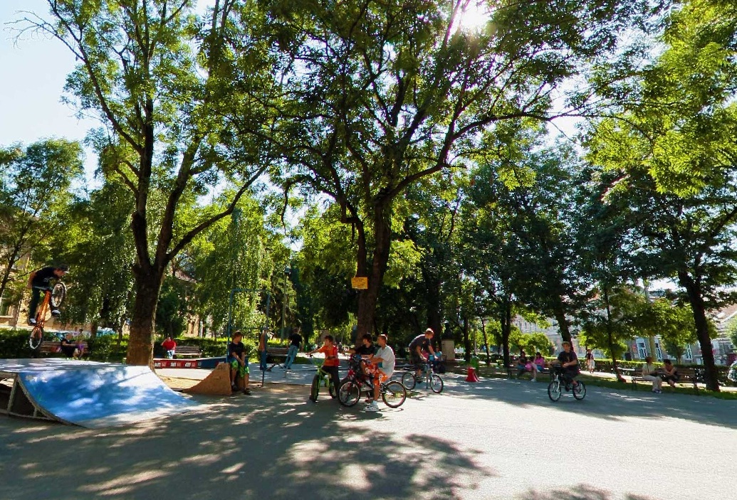 Un parc din Cluj mai câștigă câțiva metri pătrați. Luciu de apă