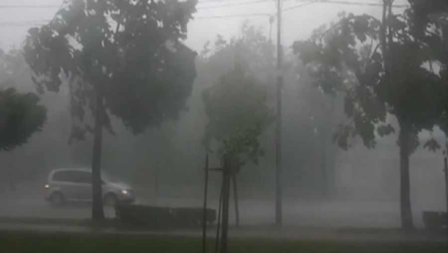 Cod portocaliu de ploi și instabilitate atmosferică în 5 județe