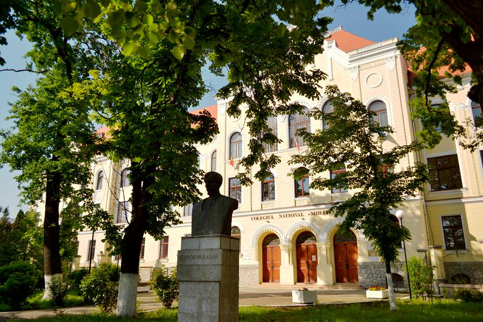 Elevii de la Colegiul Național Mihai Viteazul Turda