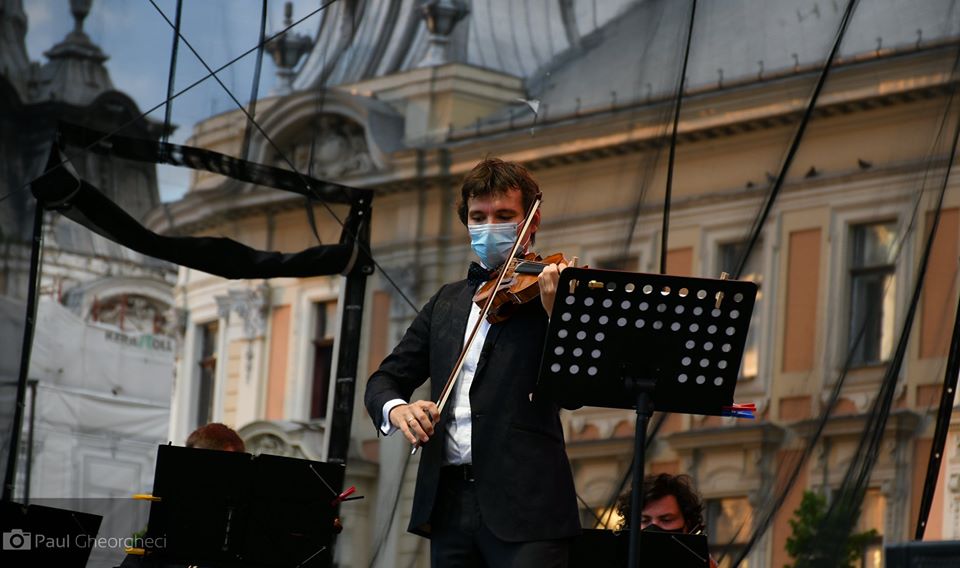 Vioara Stradivarius Elder-Voicu a răsunat în Piața Unirii la concertul lui Alexandru Tomescu