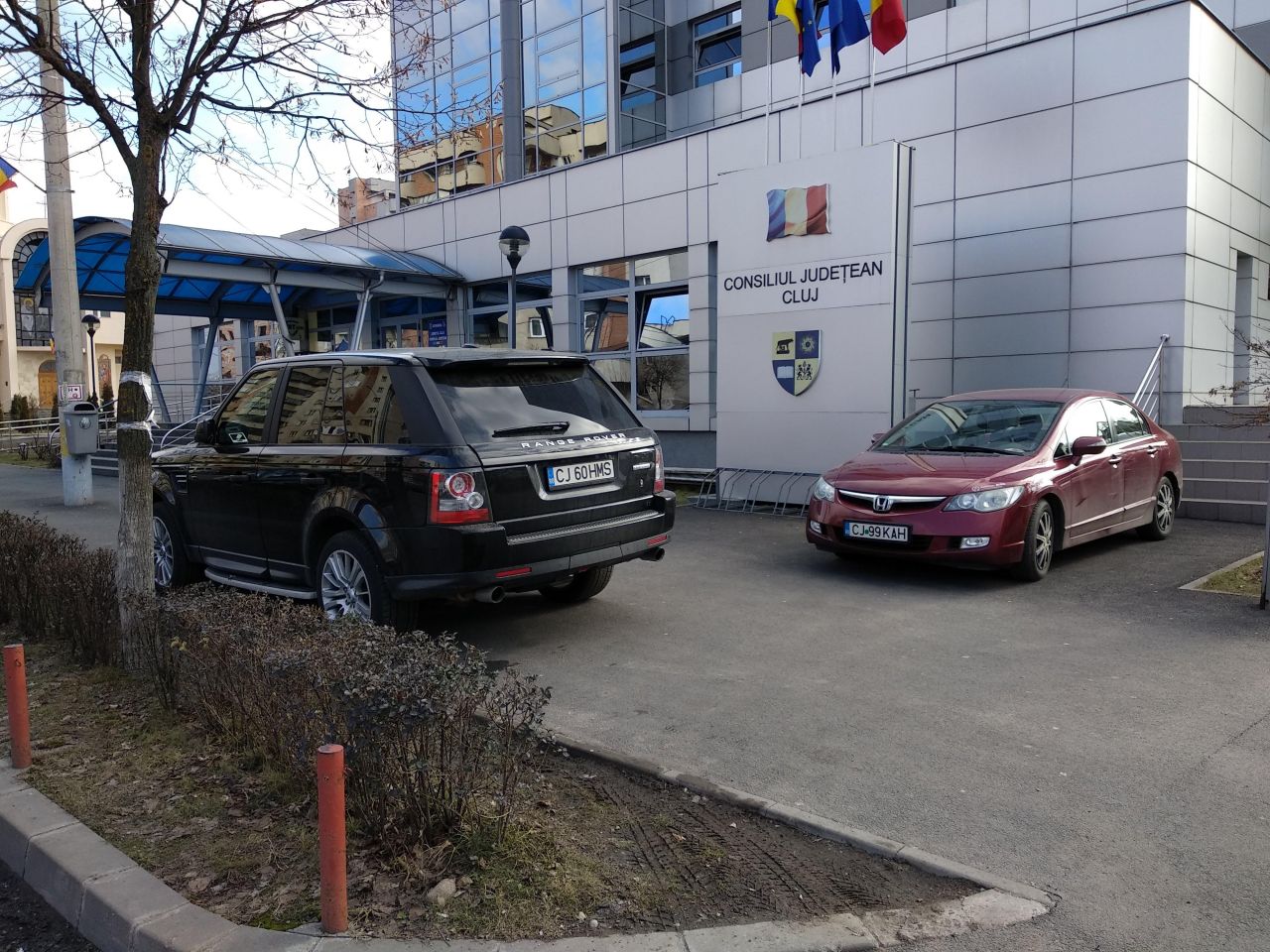 Lună și bec! Consiliul Județean Cluj își spală mașinile cu peste 10.500 €