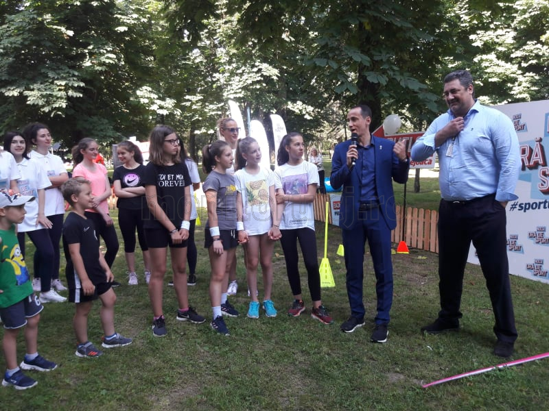 Noua oră de sport, pentru un stil de viață activ: „Părinți, jucați-vă cu copiii!” Potec, Tófalvi, Dinu, Covaliu și Dedu la Cluj-Napoca