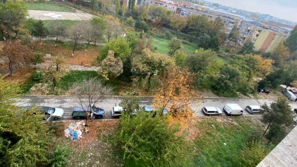 Imagini tragice. Coadă de dricuri