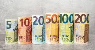 CURS VALUTAR: Euro pregătește trecerea la 4