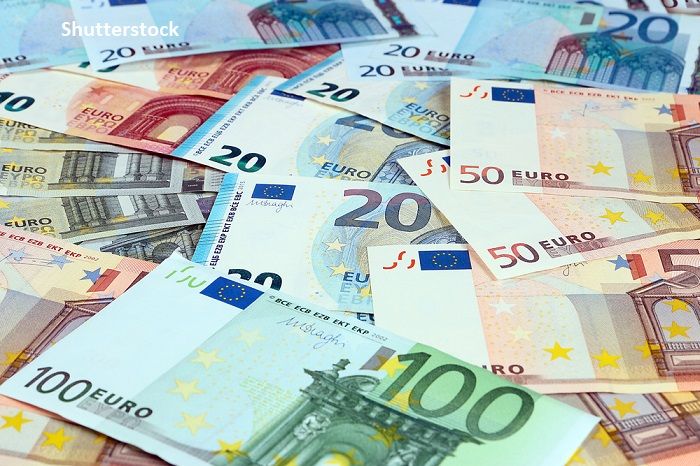 CURS VALUTAR. Euro revine spre 4