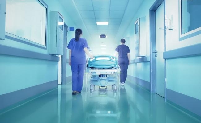Încă 18 decese confirmate vineri seara. Printre ele