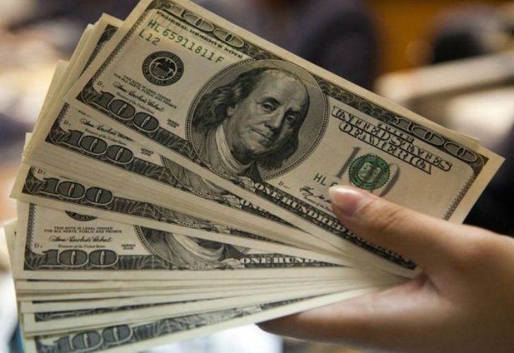 ANALIZĂ. Dolarul atinge un nou maxim al ultimelor 16 luni
