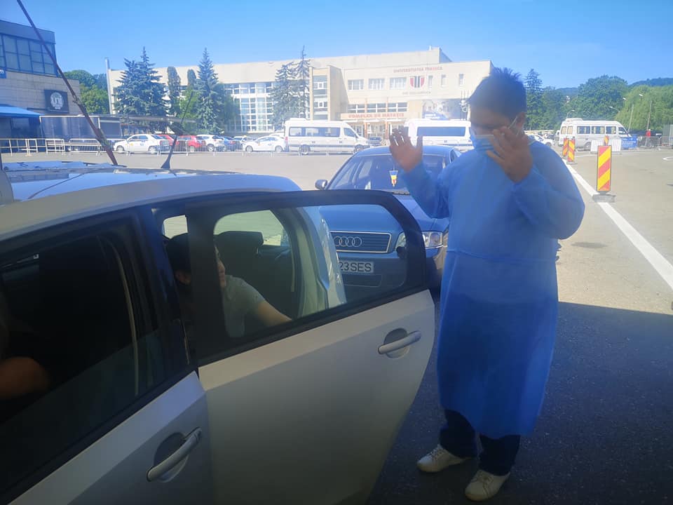 întâlnită  des la bărbații vaccinați la drive-thru Cluj: „Au venit cu acul de acasă”